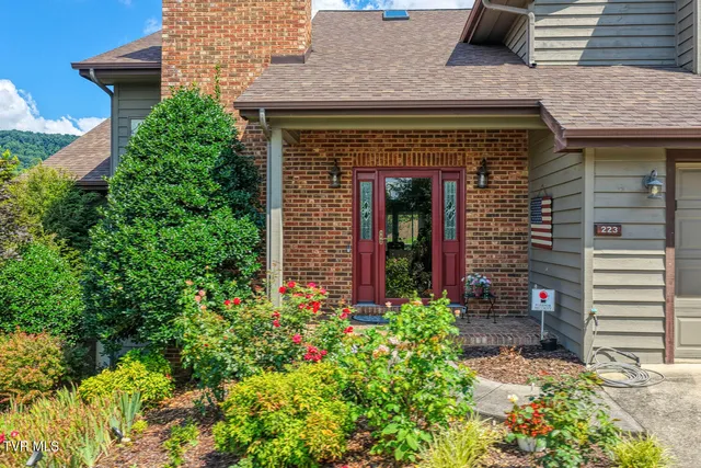 $464,900 | 223 Willowbend Court, Kingsport, TN 37660