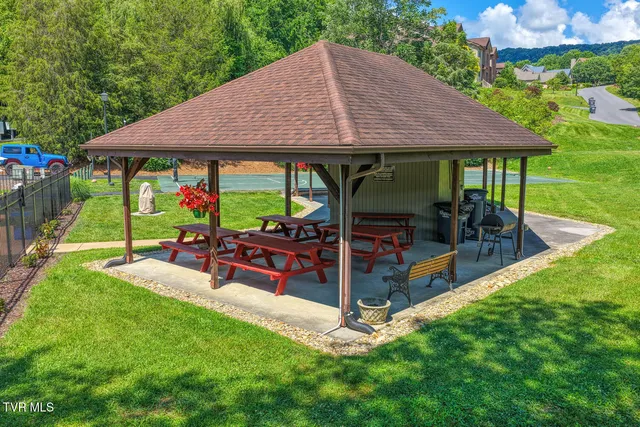 $464,900 | 223 Willowbend Court, Kingsport, TN 37660