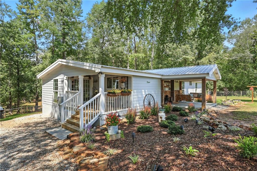 731 Borders Road Commerce, GA 30530 - Photo 3 of 75 a house view with a garden space