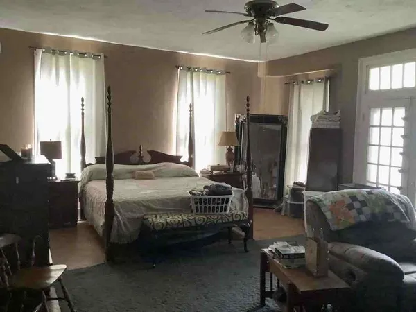 $520,000 | 408 South Railroad Avenue, Calvert, TX 77837