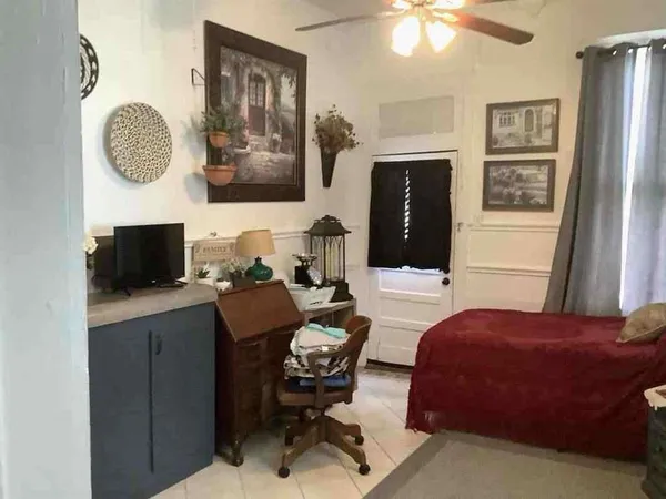 $520,000 | 408 South Railroad Avenue, Calvert, TX 77837