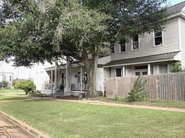 $520,000 | 408 South Railroad Avenue, Calvert, TX 77837