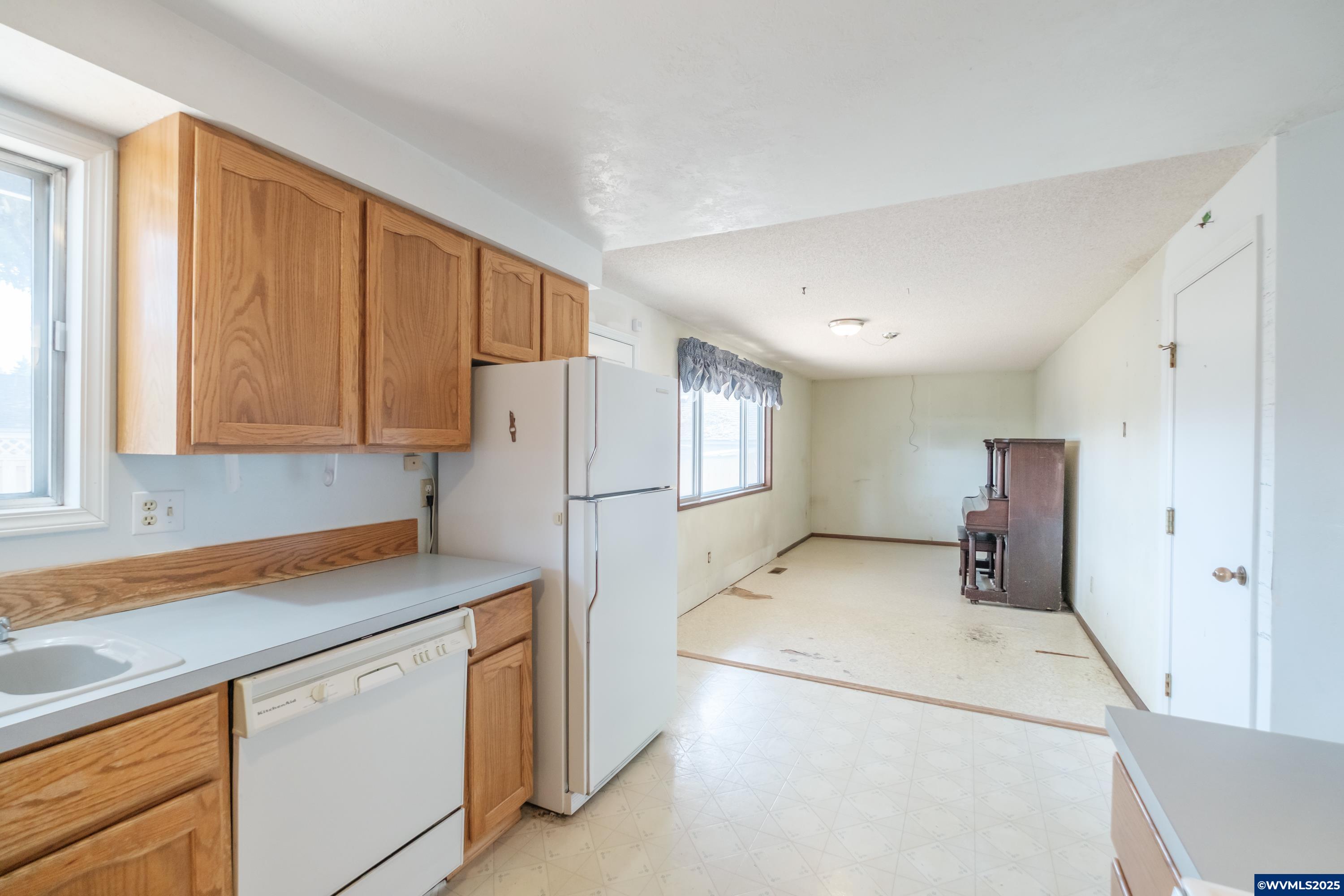 5074 Lone Oak Road Southeast Salem, OR 97306 - Photo 6 of 22
