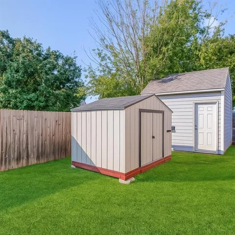 a view of a back yard with green space