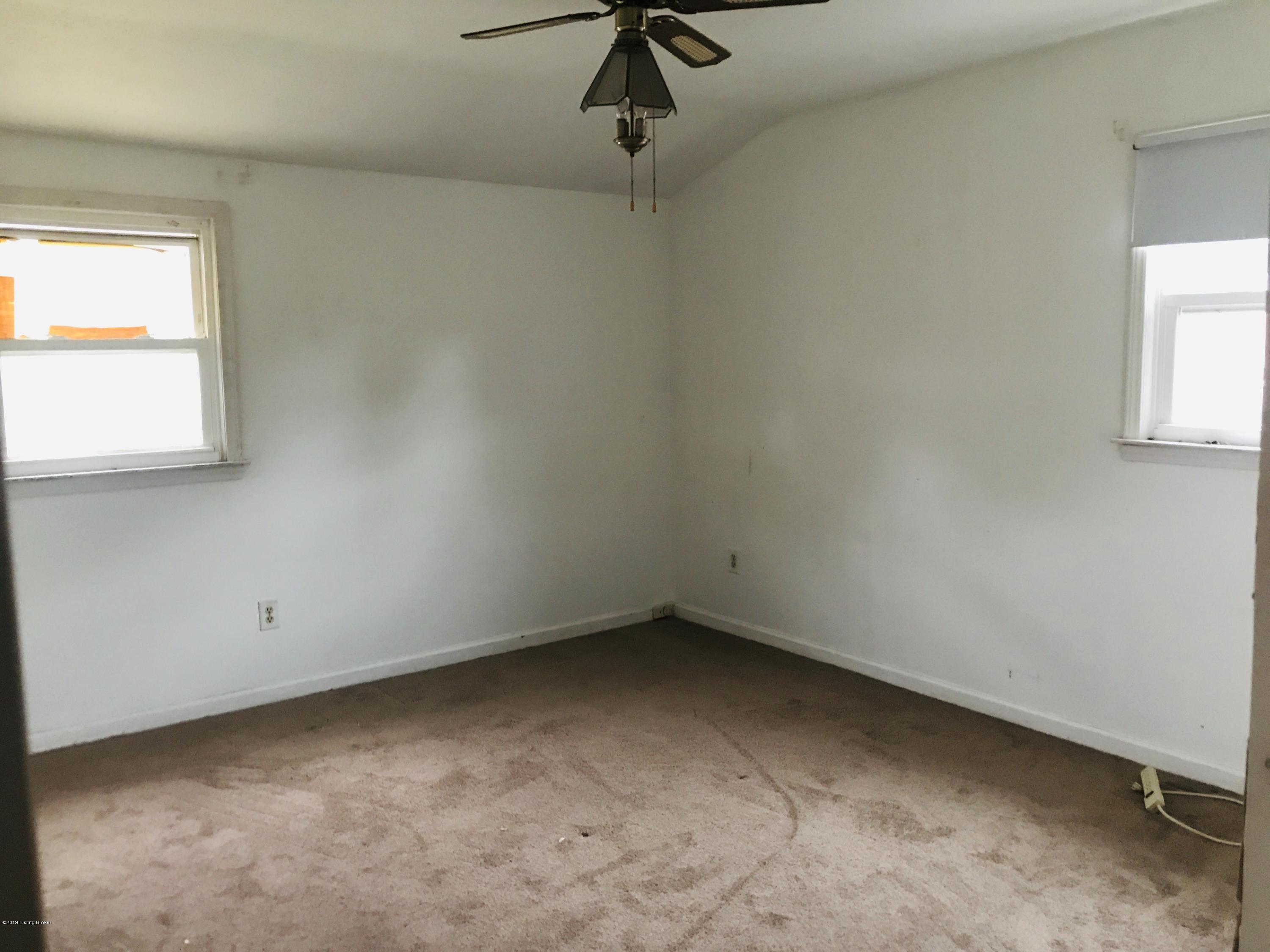 4600 Sandhill Road Louisville, KY 40219 - Photo 11 of 17 847CF779-9E64-48EA-93CE-456052BD1F61
