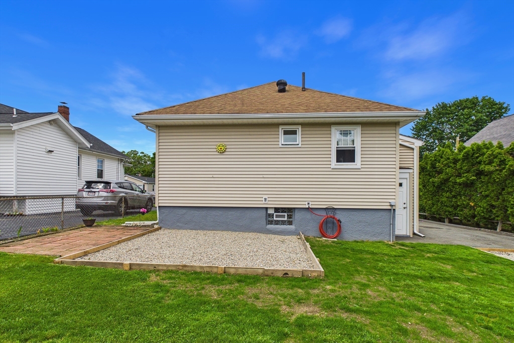 21 Sycamore Street Fairhaven, MA 02719 - Photo 17 of 22