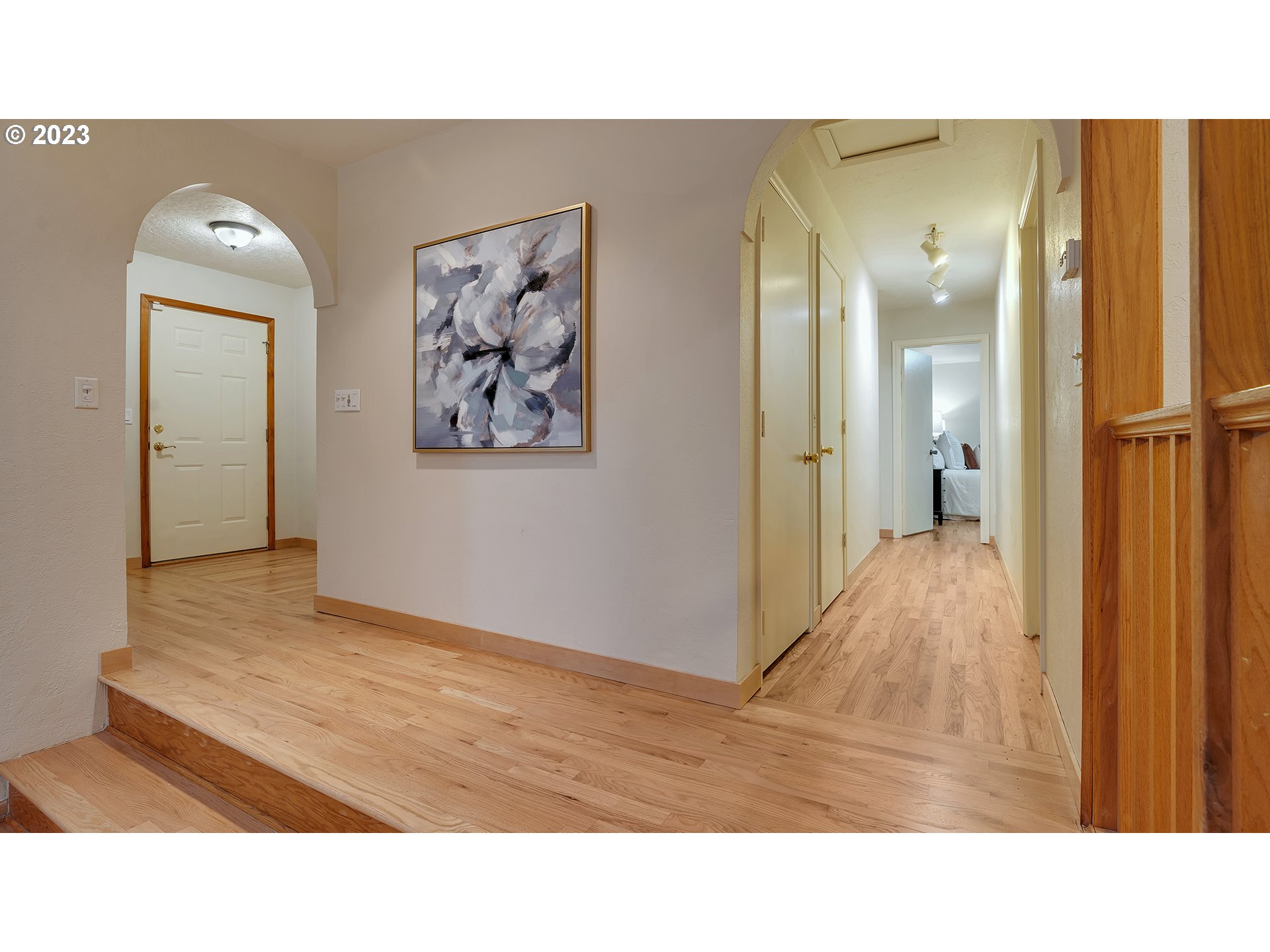660 Southwest Maplecrest Drive Portland, OR 97219 - Photo 19 of 32 a room with a bed and a view of bathroom