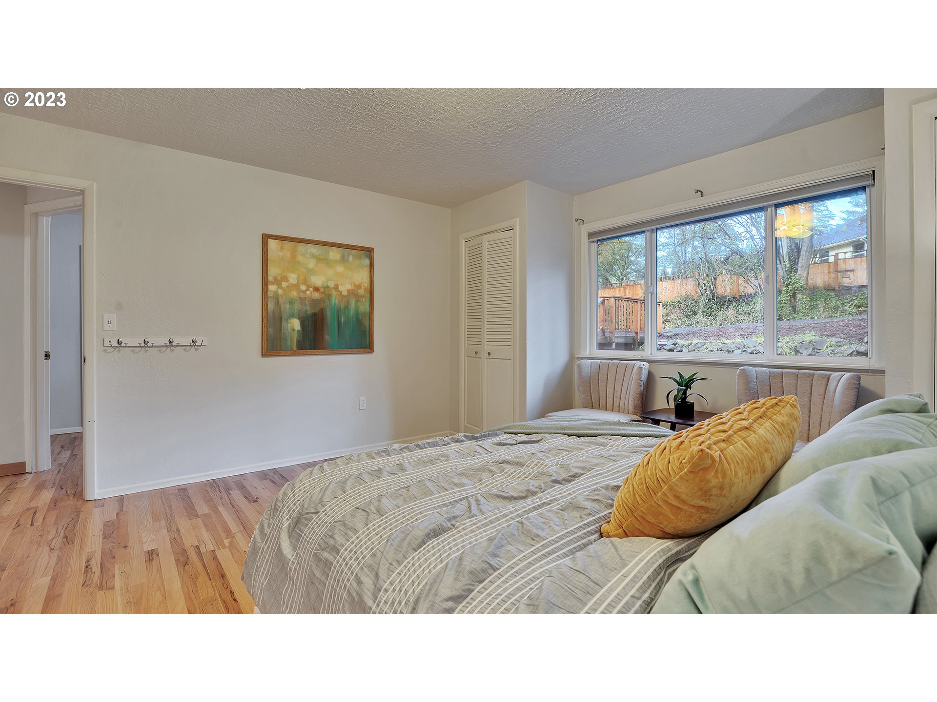 660 Southwest Maplecrest Drive Portland, OR 97219 - Photo 24 of 32 a living room with a bed furniture and a large window