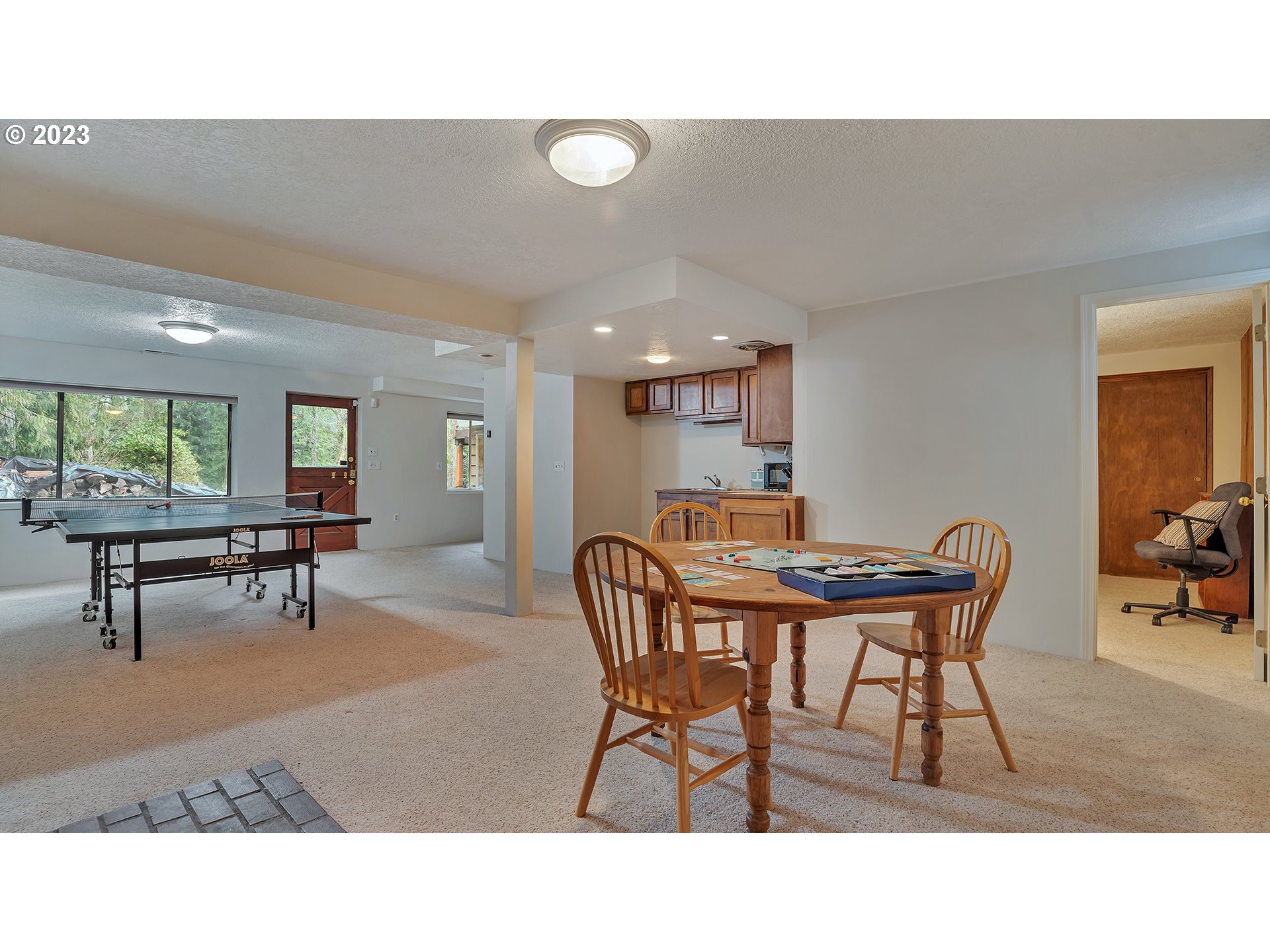 660 Southwest Maplecrest Drive Portland, OR 97219 - Photo 28 of 32 a living room with furniture and a table