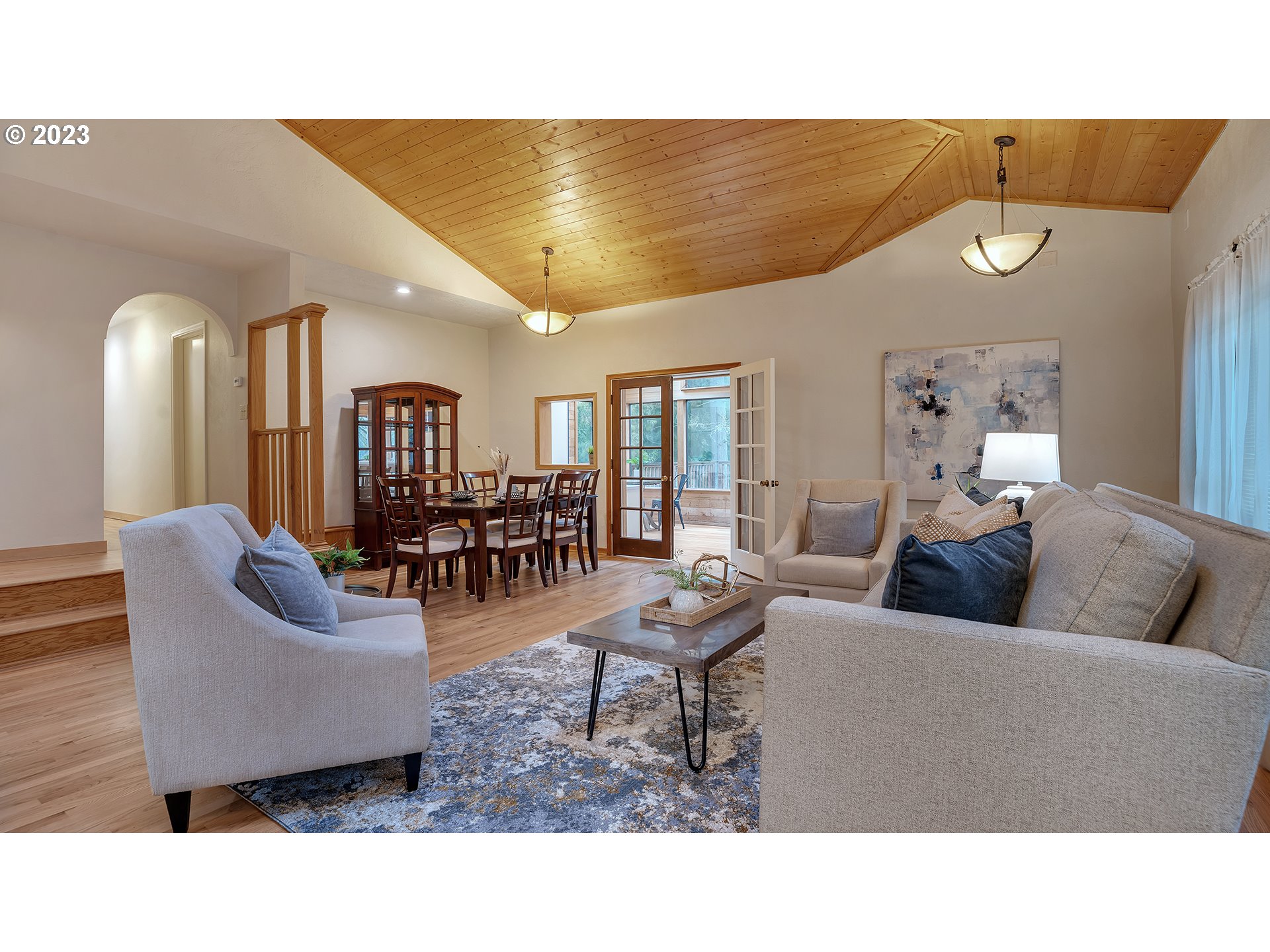 660 Southwest Maplecrest Drive Portland, OR 97219 - Photo 7 of 32 a living room with furniture and wooden floor
