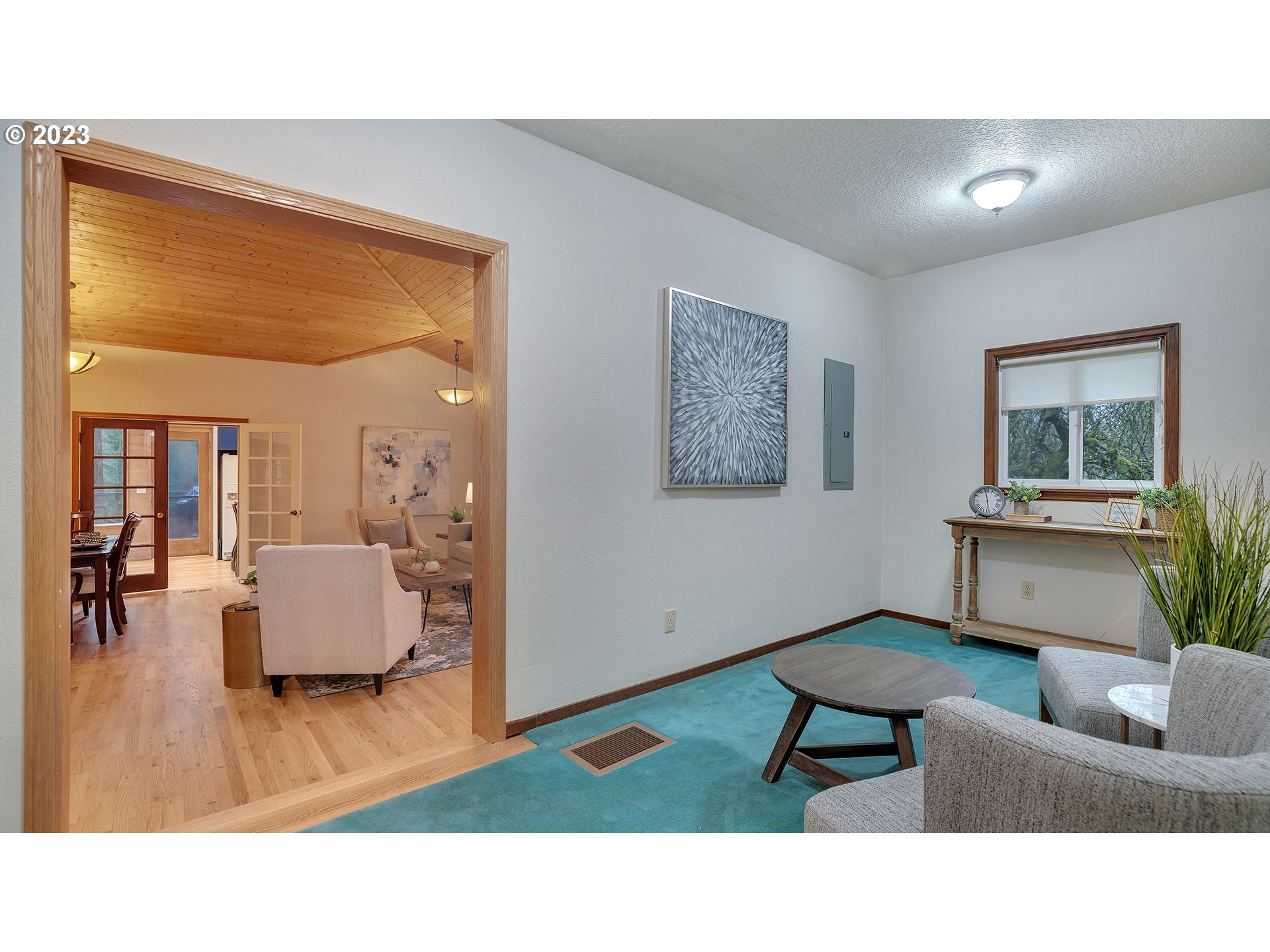 660 Southwest Maplecrest Drive Portland, OR 97219 - Photo 10 of 32 a living room with furniture and wooden floor