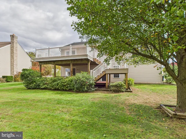 a view of house with yard