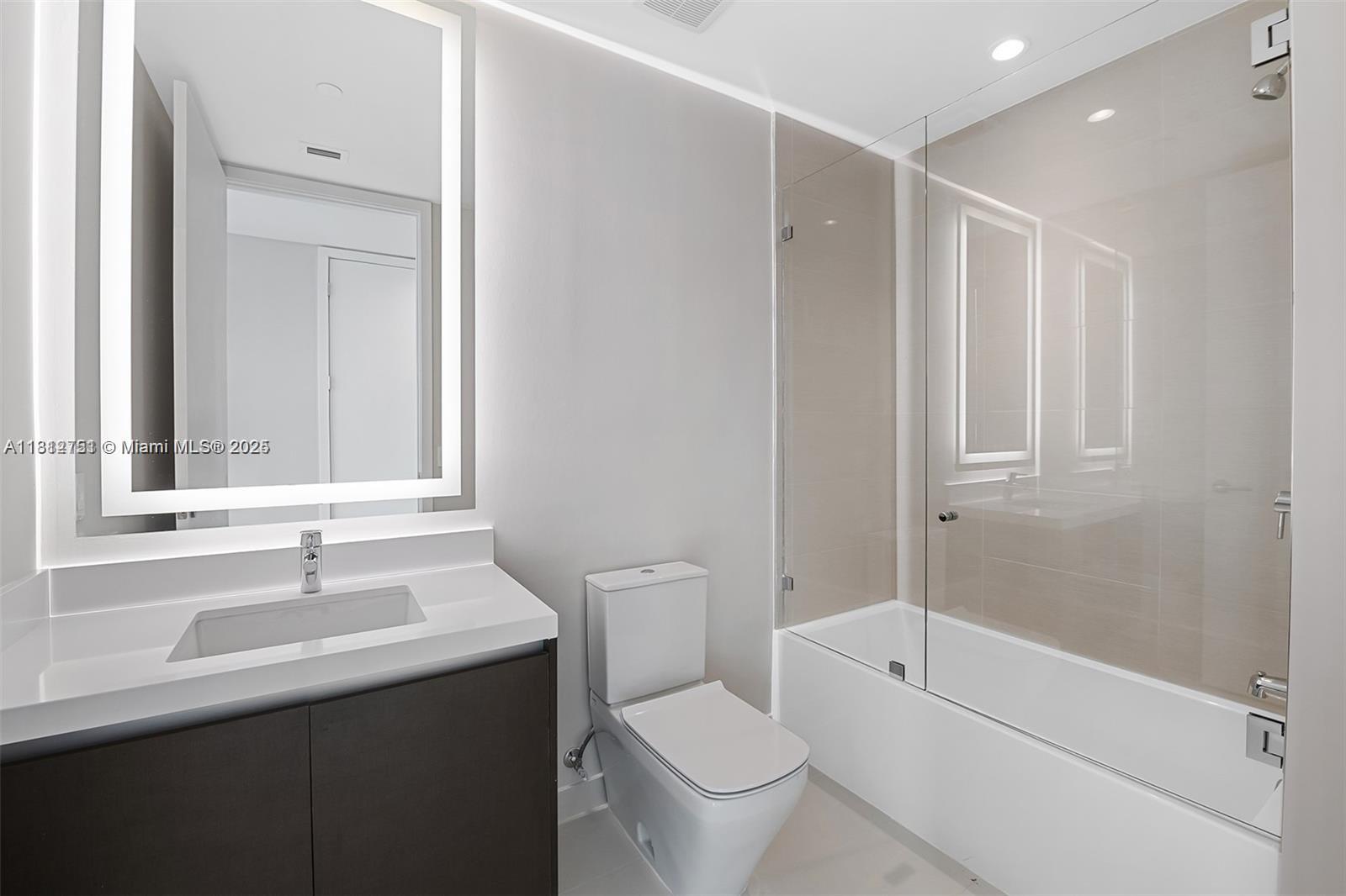 851 Northeast 1st Avenue, Unit PH4912 Miami, FL 33132 - Photo 23 of 50