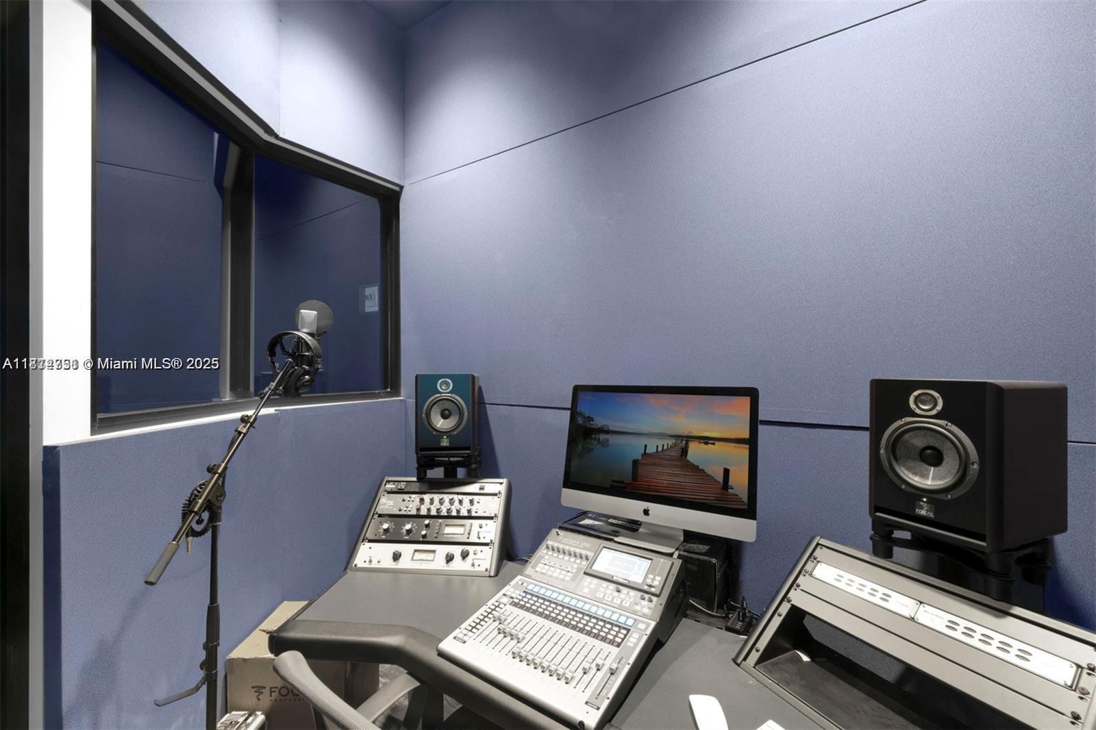 851 Northeast 1st Avenue, Unit PH4912 Miami, FL 33132 - Photo 47 of 50