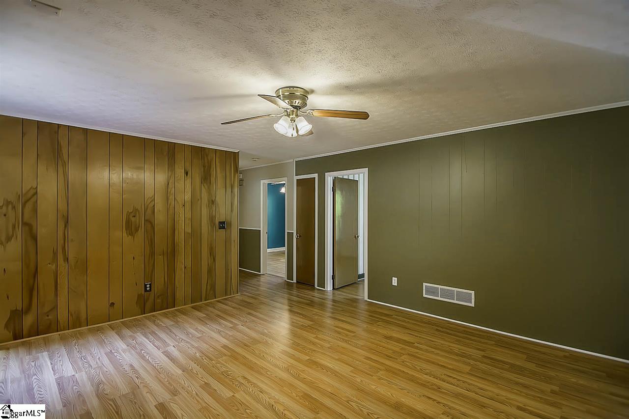 1095 Farrs Bridge Road Greenville, SC 29611 - Photo 11 of 36 Gallery Image 11
