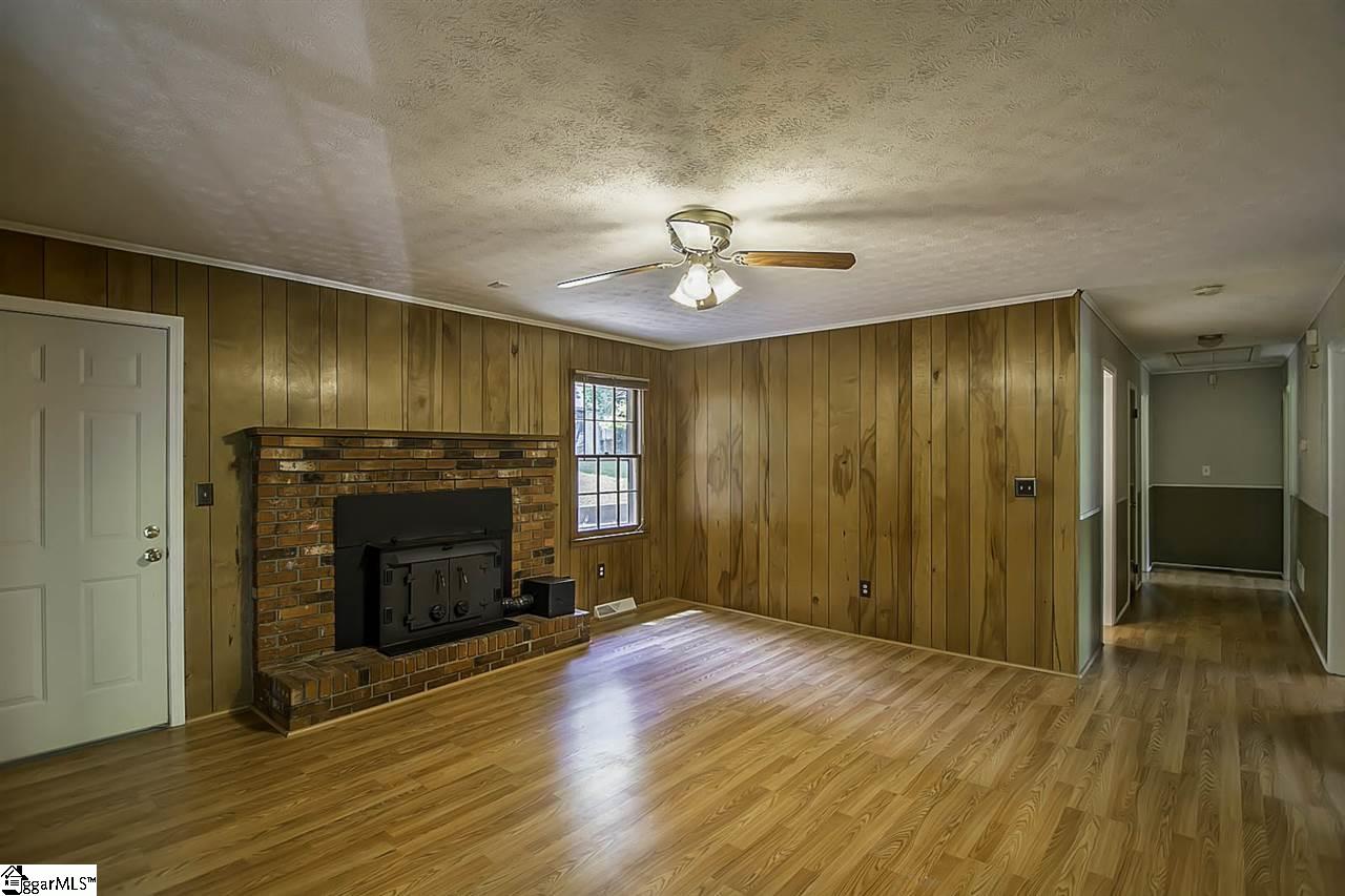 1095 Farrs Bridge Road Greenville, SC 29611 - Photo 12 of 36 Gallery Image 12