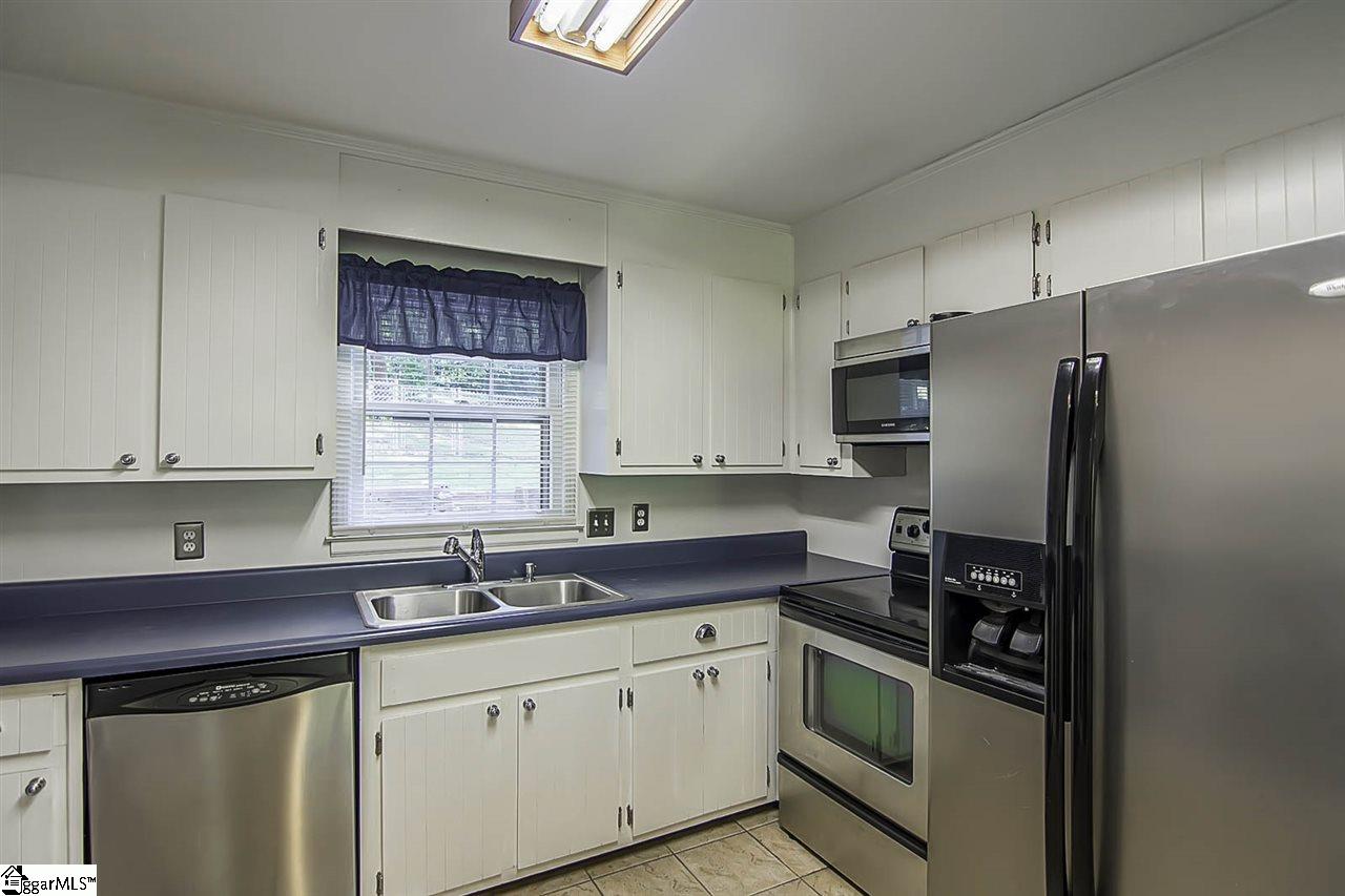 1095 Farrs Bridge Road Greenville, SC 29611 - Photo 14 of 36 Gallery Image 14