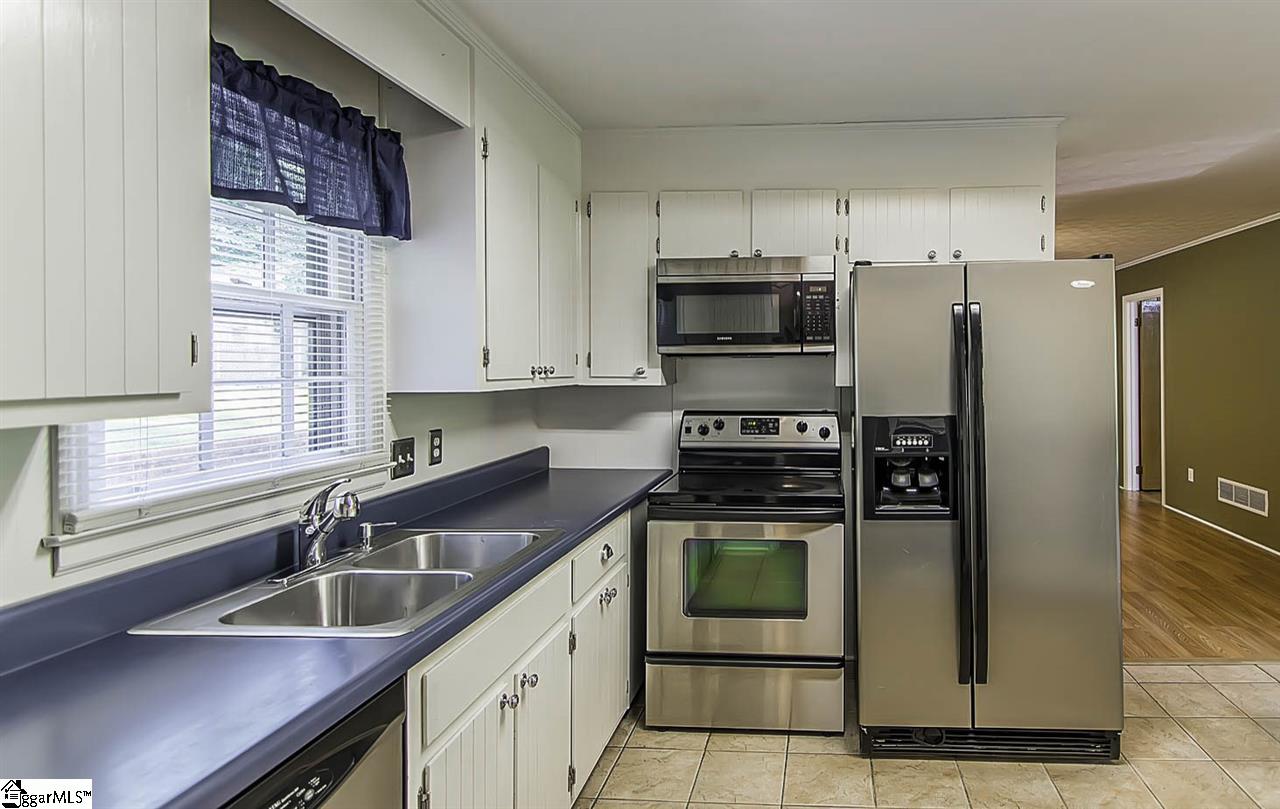 1095 Farrs Bridge Road Greenville, SC 29611 - Photo 15 of 36 Gallery Image 15