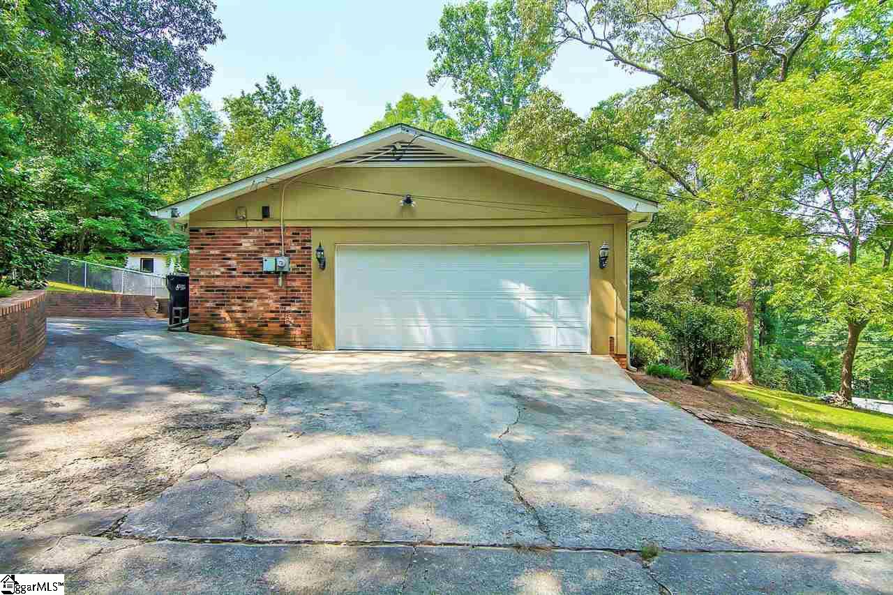 1095 Farrs Bridge Road Greenville, SC 29611 - Photo 3 of 36 Gallery Image 3