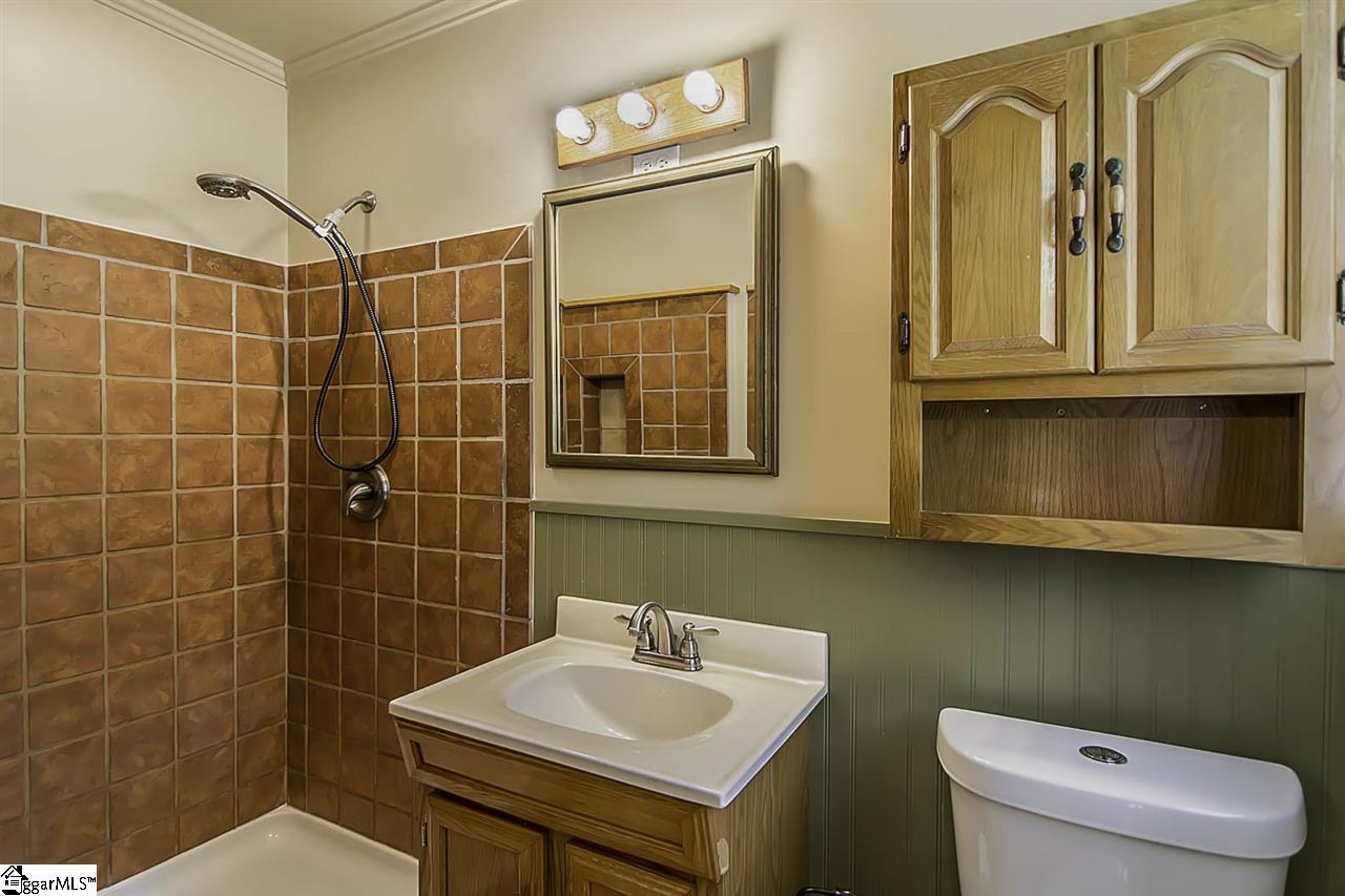 1095 Farrs Bridge Road Greenville, SC 29611 - Photo 23 of 36 Gallery Image 23