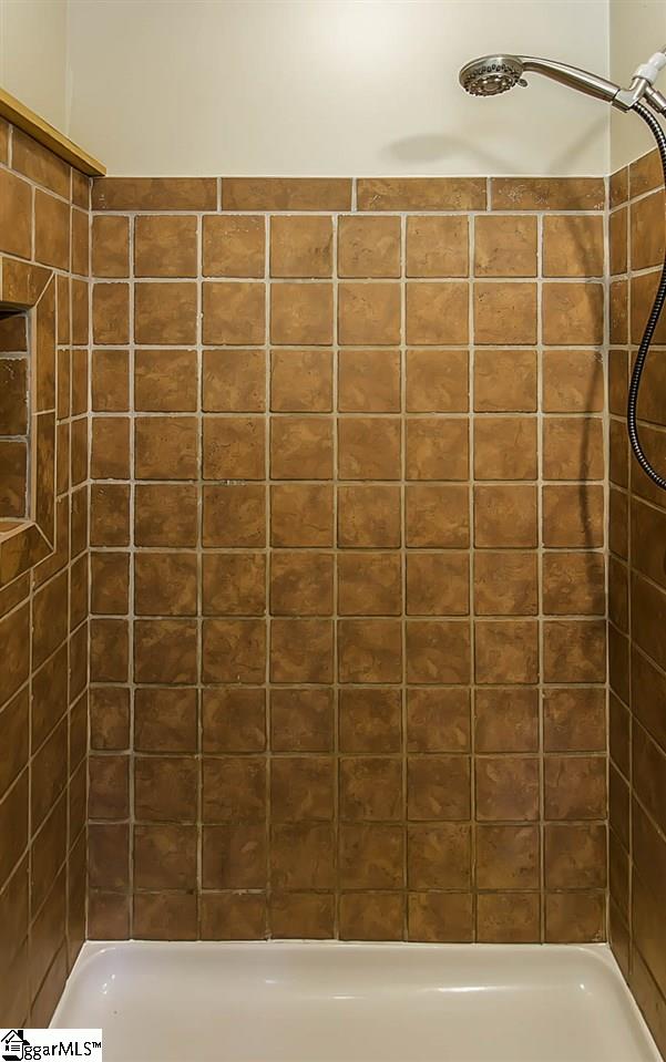 1095 Farrs Bridge Road Greenville, SC 29611 - Photo 24 of 36 Gallery Image 24