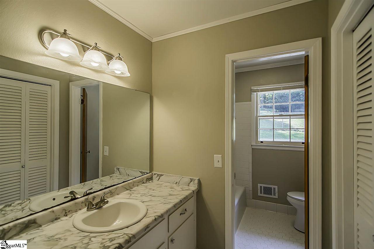 1095 Farrs Bridge Road Greenville, SC 29611 - Photo 26 of 36 Gallery Image 26