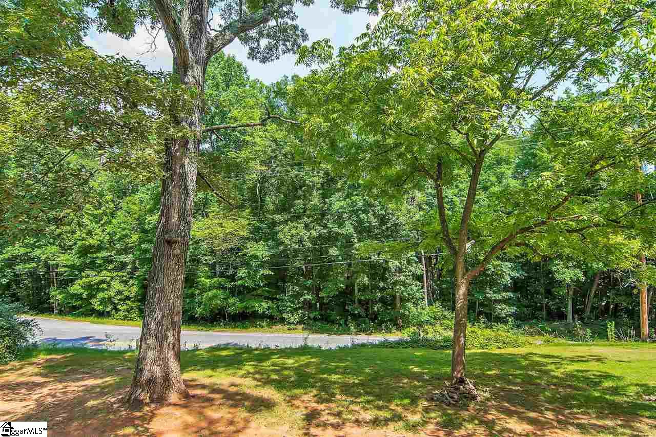 1095 Farrs Bridge Road Greenville, SC 29611 - Photo 4 of 36 Gallery Image 4