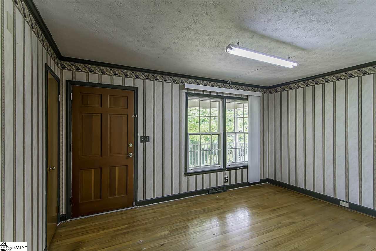 1095 Farrs Bridge Road Greenville, SC 29611 - Photo 7 of 36 Gallery Image 7