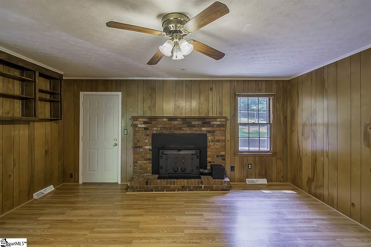 1095 Farrs Bridge Road Greenville, SC 29611 - Photo 9 of 36 Gallery Image 9