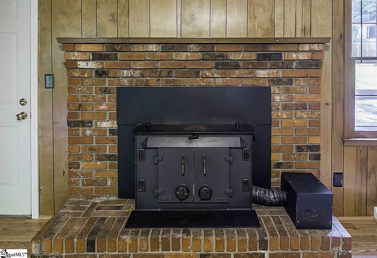 1095 Farrs Bridge Road Greenville, SC 29611 - Photo 10 of 36 Gallery Image 10