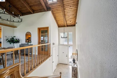 $810,000 | 471 Ridgeview Drive, Pleasant Hill, CA 94523