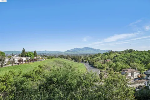 $810,000 | 471 Ridgeview Drive, Pleasant Hill, CA 94523