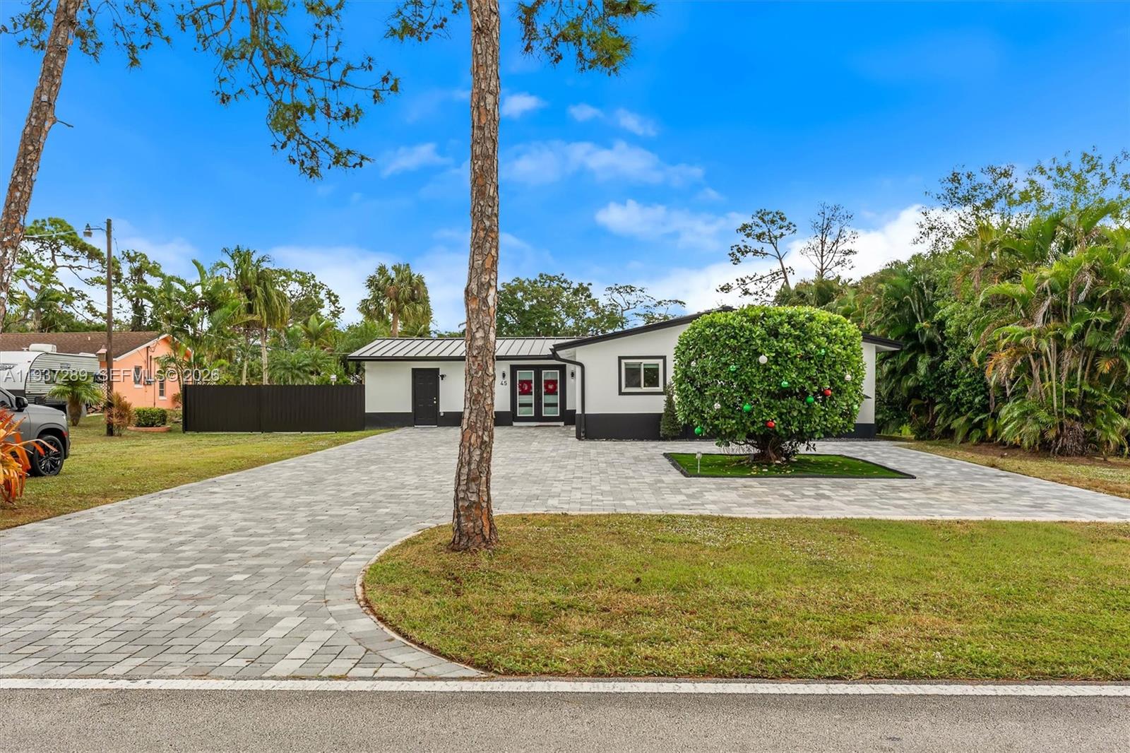 45 Akron Road Lake Worth, FL 33467 - Photo 3 of 44 Gallery Image 3