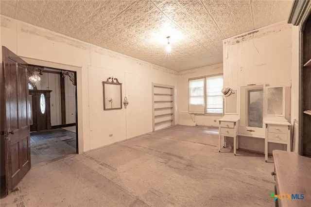 a view of a livingroom with furniture and windows