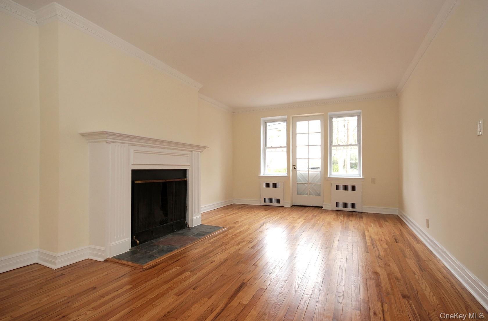160 South Middle Neck Road, Unit 2H Great Neck, NY 11021 - Photo 4 of 12