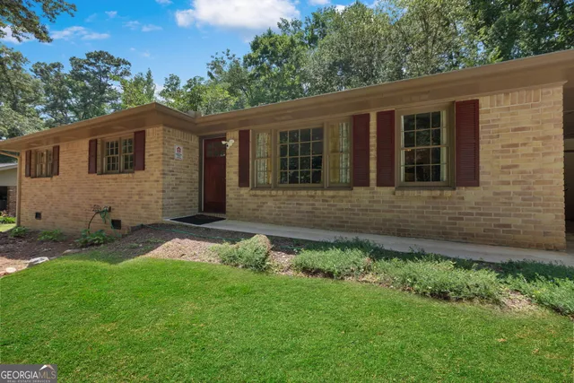 $2,400 | 5461 Francis Drive Southwest, Lilburn, GA 30047