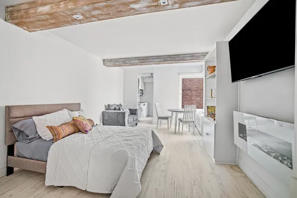 a picture of a wall with a white wall and a white wall