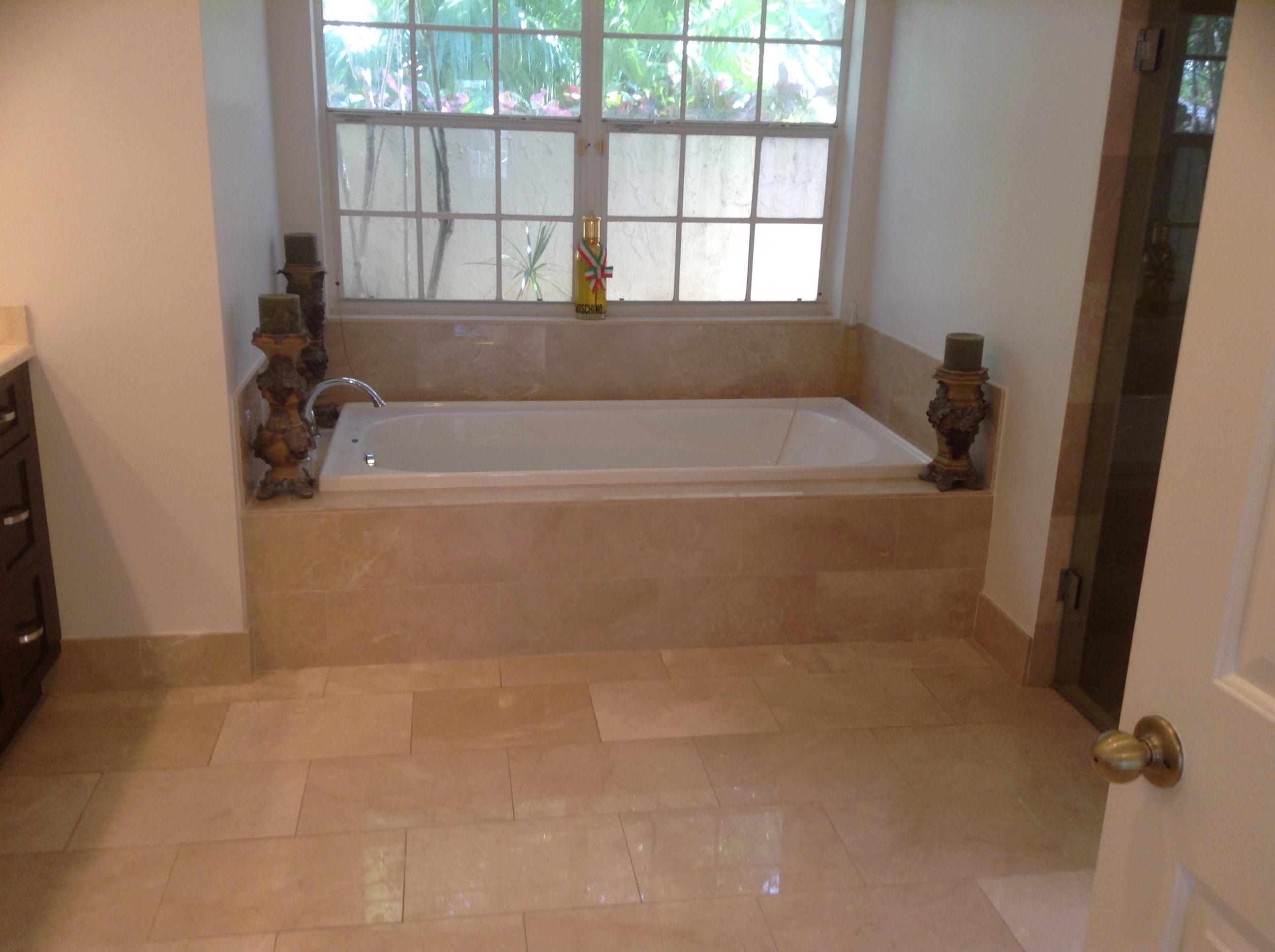 10600 Avenida Santa Ana Boca Raton, FL 33498 - Photo 9 of 27 Tub master bath