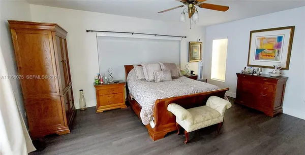 $1,117,500 | 18921 West Oakmont Drive, Hialeah, FL 33015