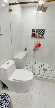 $1,117,500 | 18921 West Oakmont Drive, Hialeah, FL 33015