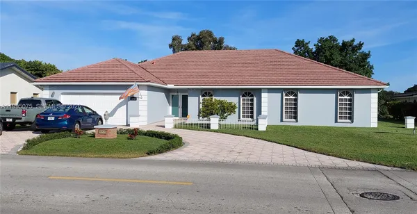 $1,117,500 | 18921 West Oakmont Drive, Hialeah, FL 33015