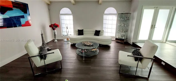 $1,117,500 | 18921 West Oakmont Drive, Hialeah, FL 33015