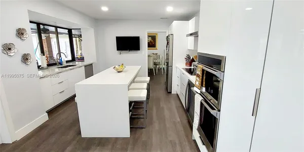 $1,117,500 | 18921 West Oakmont Drive, Hialeah, FL 33015