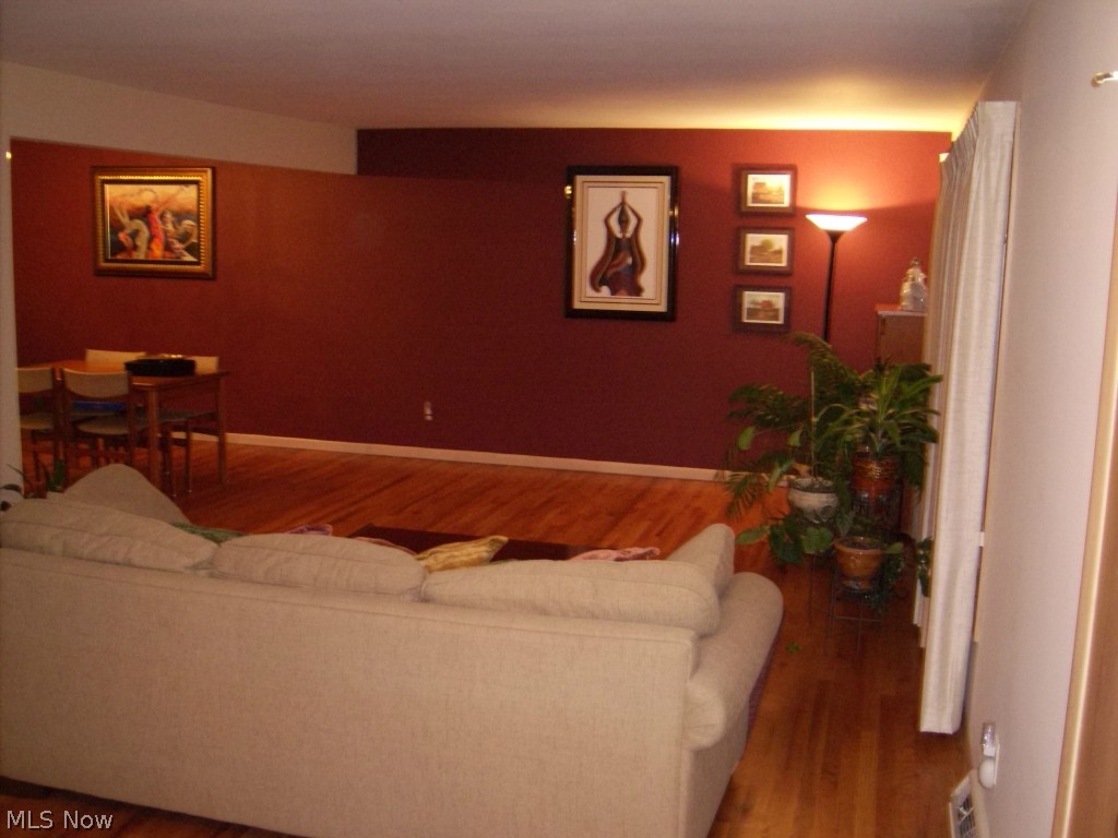1116 Dorsh Road Cleveland, OH 44121 - Photo 2 of 13