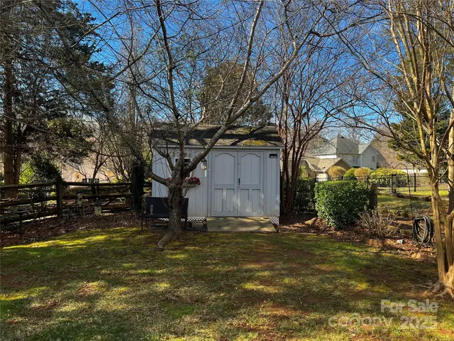 a view of a yard with a tree