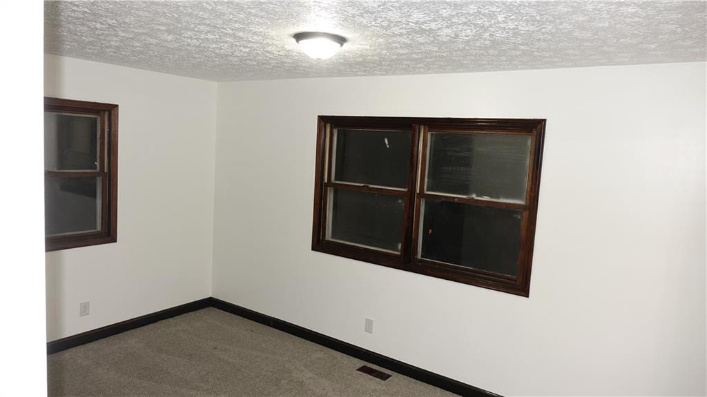 933 Stonegate Road Greenwood, IN 46142 - Photo 12 of 32 Gallery Image 12