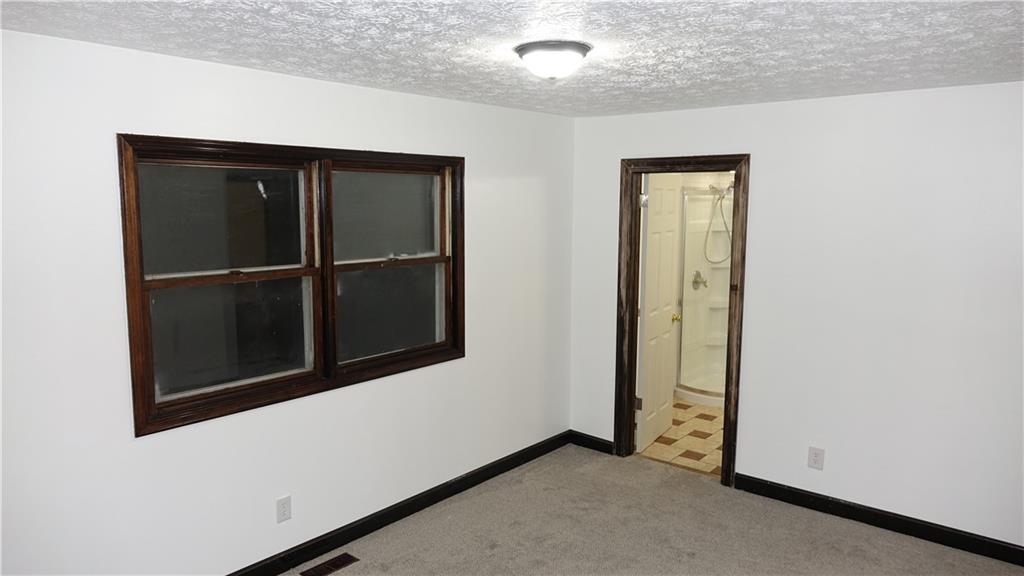 933 Stonegate Road Greenwood, IN 46142 - Photo 13 of 32 Gallery Image 13