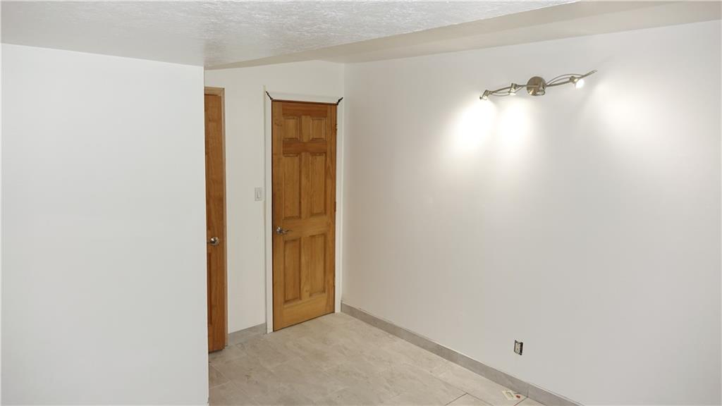 933 Stonegate Road Greenwood, IN 46142 - Photo 30 of 32 Gallery Image 30