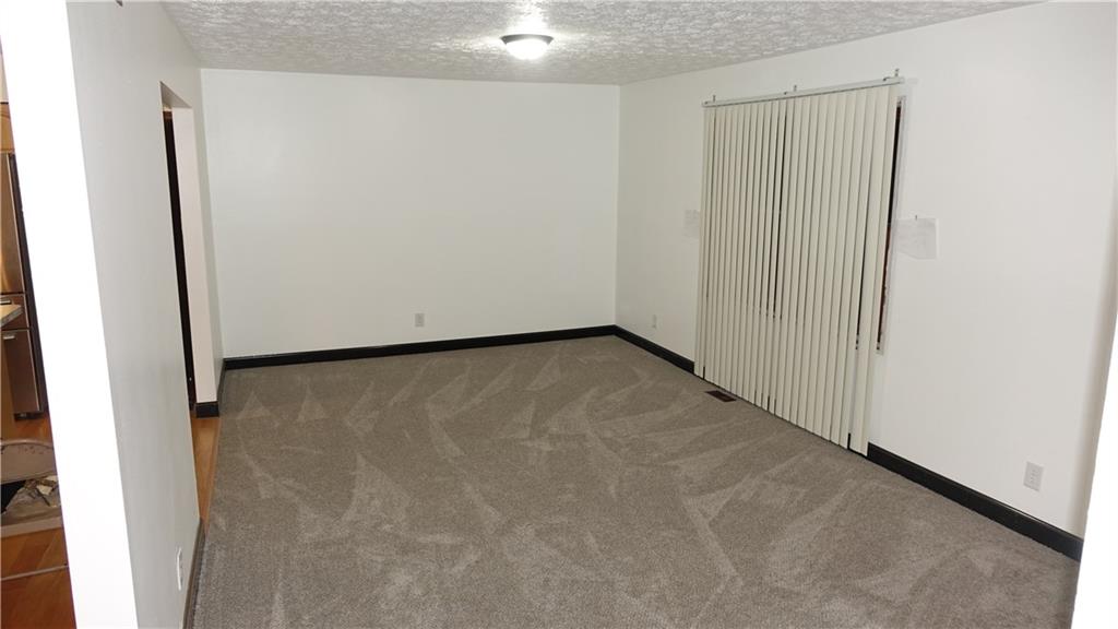 933 Stonegate Road Greenwood, IN 46142 - Photo 4 of 32 Gallery Image 4