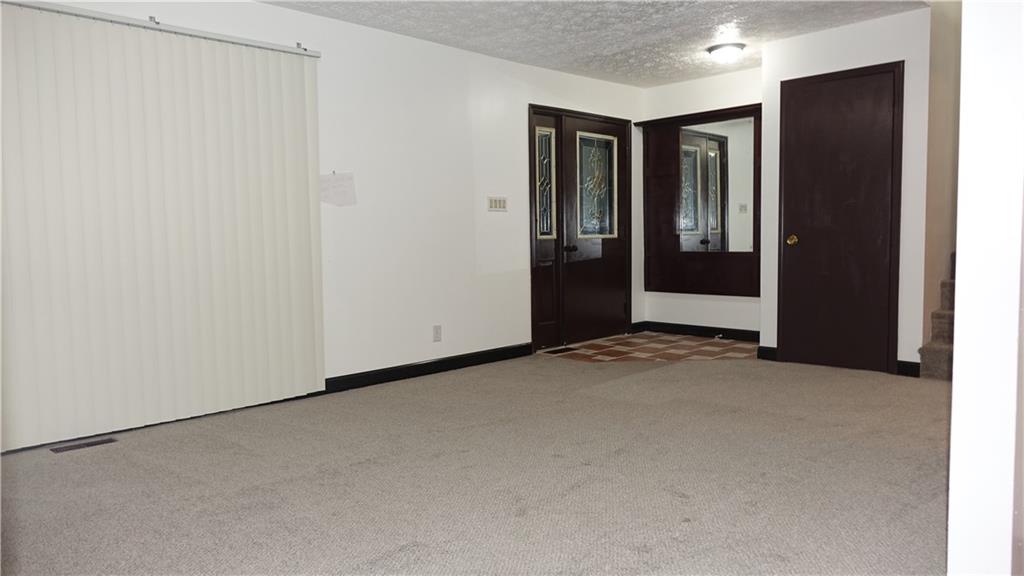 933 Stonegate Road Greenwood, IN 46142 - Photo 5 of 32 Gallery Image 5